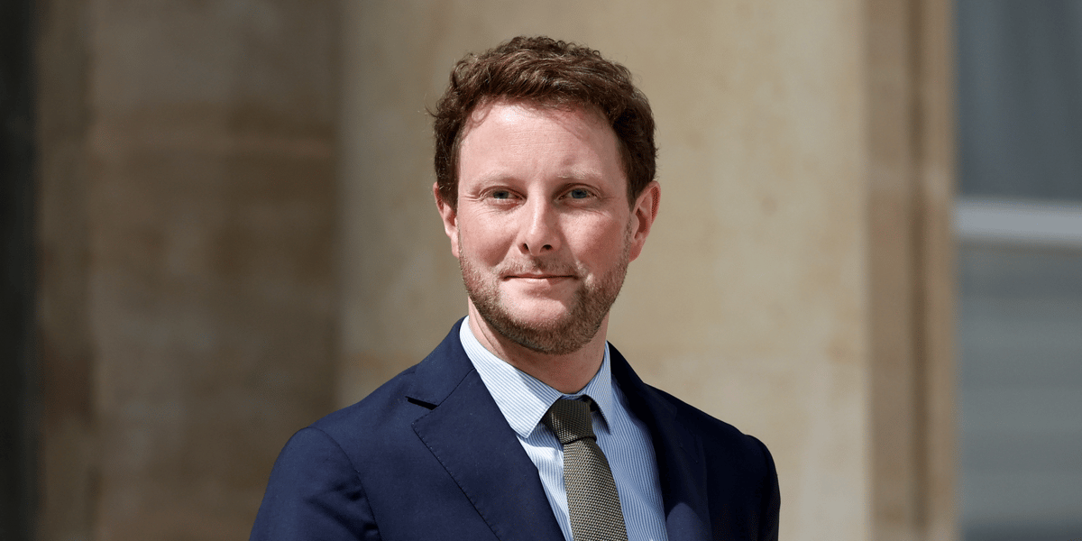 Clément Beaune s’est en revanche dit défavorable à l'idée d'installer des portiques à l'entrée des gares.