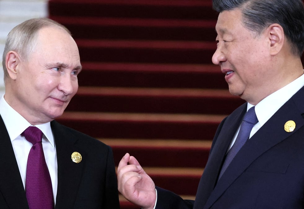 Photo d'archives: le president russe vladimir poutine s'entretient avec le president chinois xi jinping