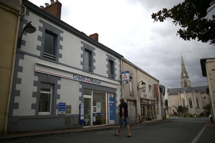 Le credit mutuel poursuit sa transformation en cooperative