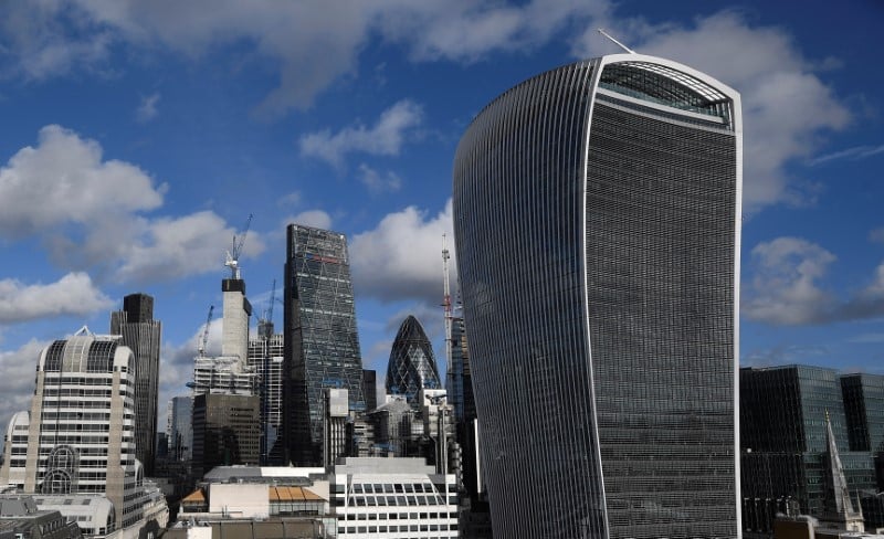 La city revoit a la baisse les delocalisations avec le brexit
