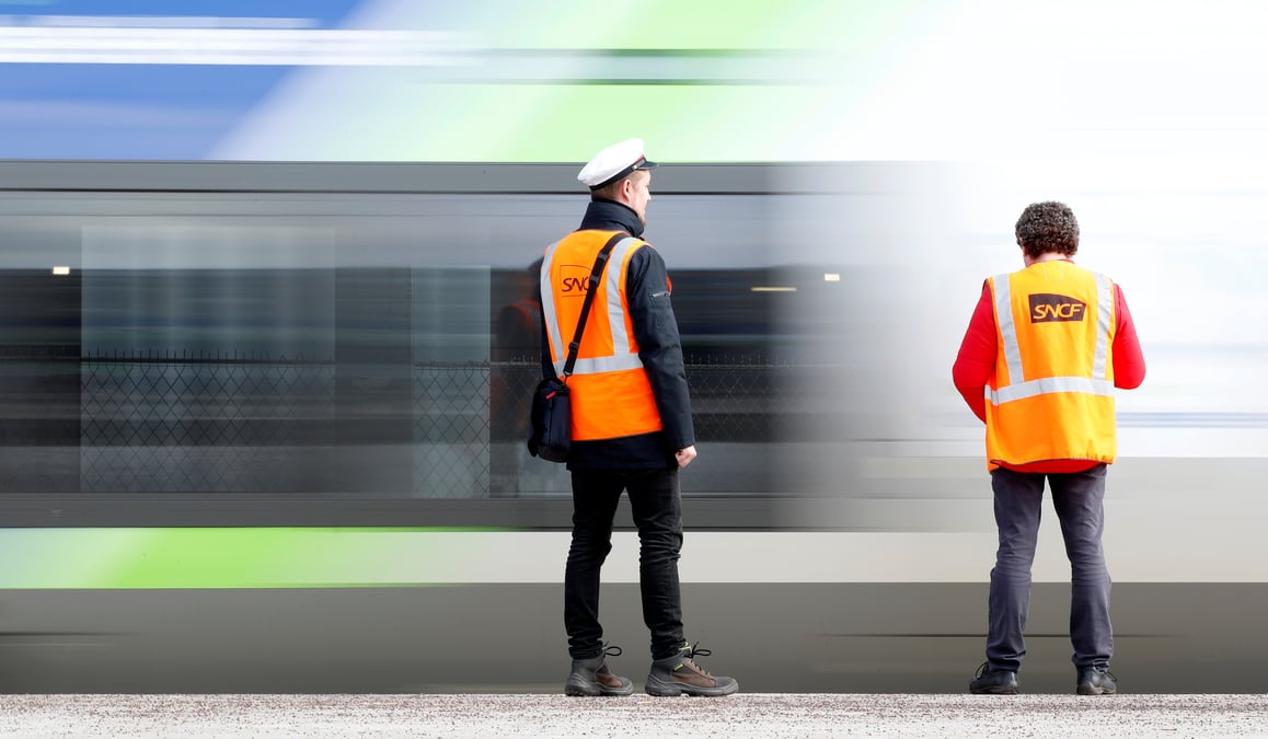 Des retenues sur salaire plus elevees pour les cheminots