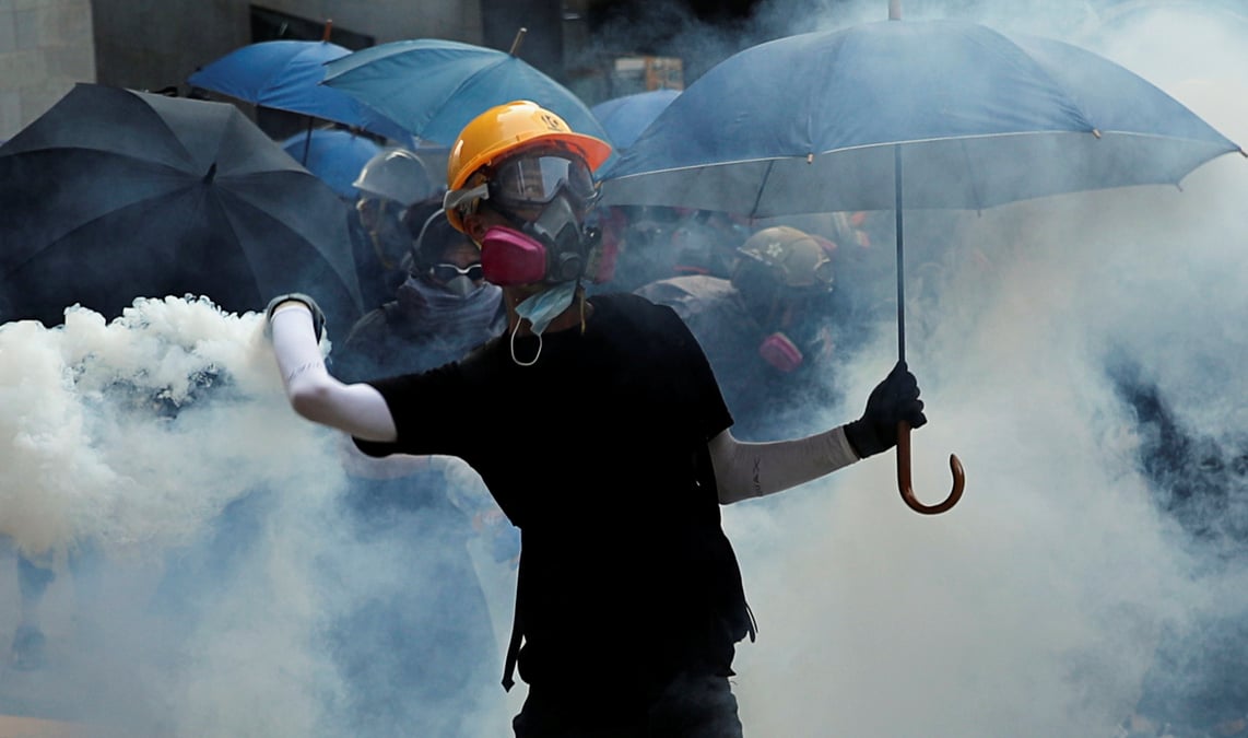 De nouveaux heurts eclatent a hong kong