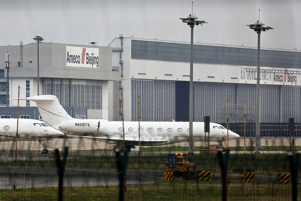 Le jet prive emprunte par elon musk, pdg de tesla, a l'aeroport international de pekin