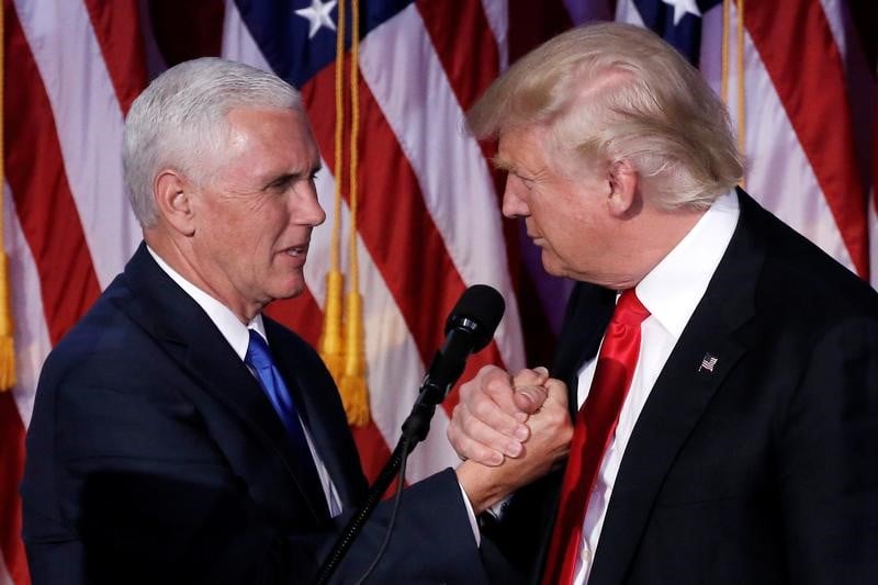 Le vice-president pence nomme par trump a la tete de son equipe