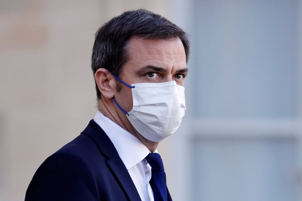 Coronavirus: le vaccin astrazeneca autorise en france pour les plus de 65 ans, annonce veran