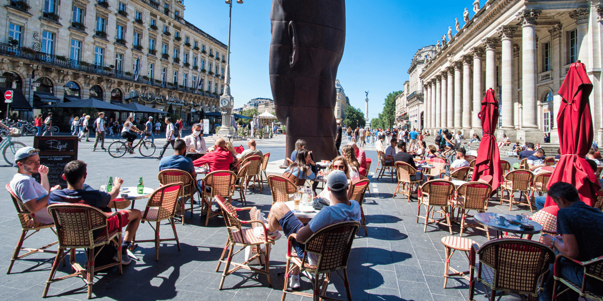 Terrasse dans le centre-ville de Bordeaux
