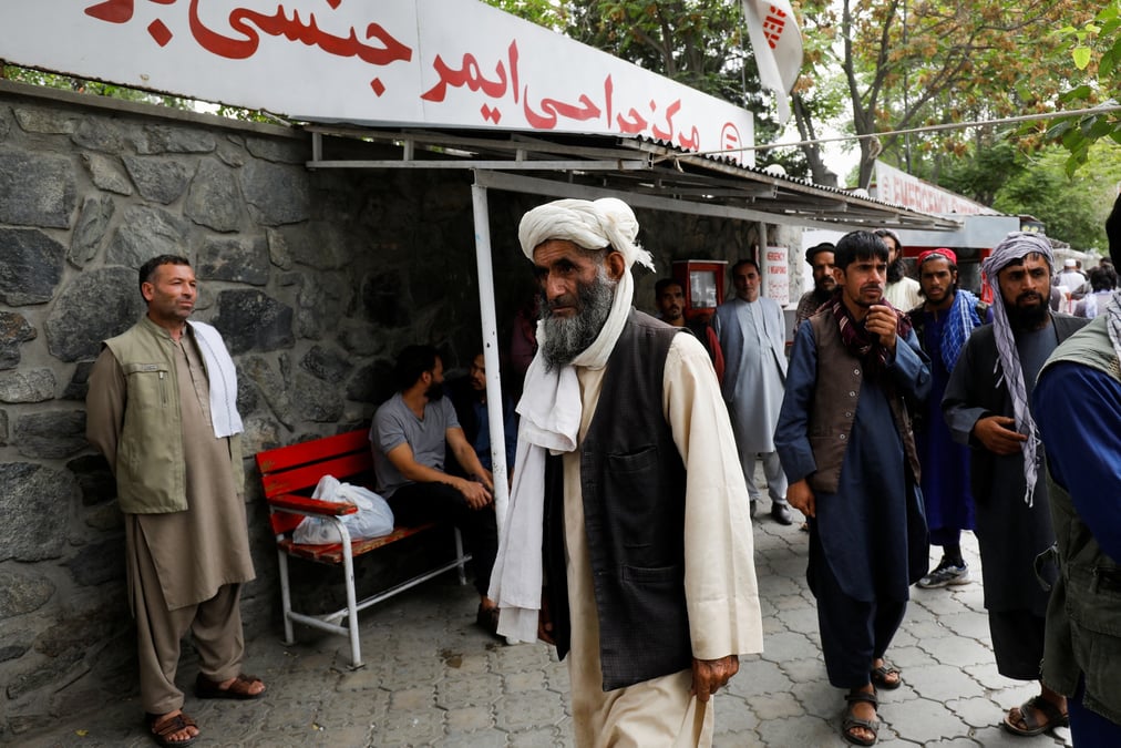 Afghanistan: l'explosion de mercredi dans une mosquee de kaboul a fait 21 morts