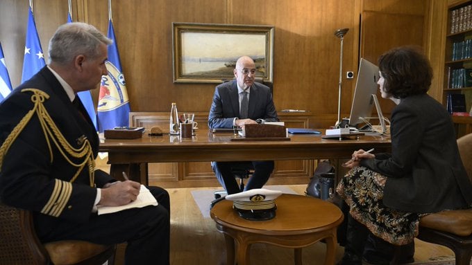 Le ministre de la Défense Nikos Dendias a demandé « une explication officielle » à l'ambassadrice de France en Grèce, Laurence Auer, « concernant les informations relatives à la vente de missiles Meteor à la Turquie par un consortium auquel participe la France ».