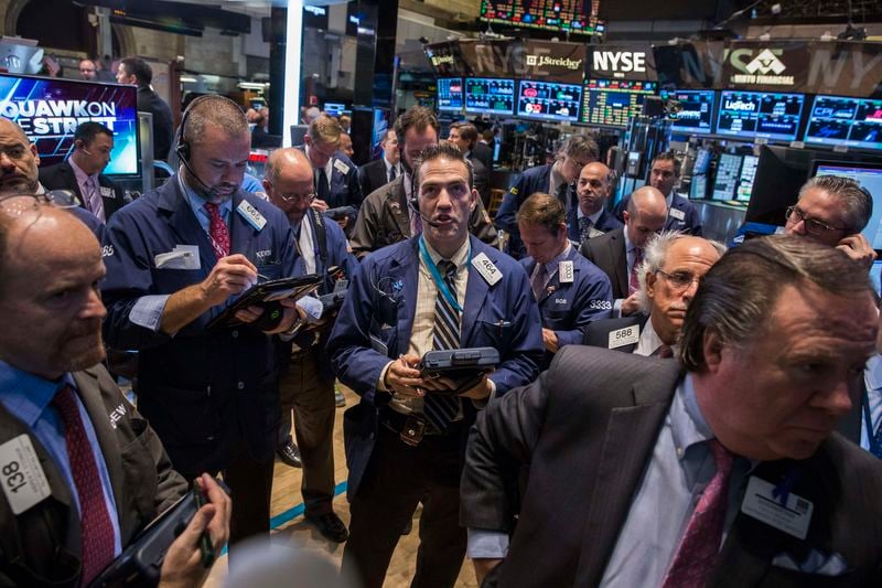 Wall Street ouvre étale après ses records de vendredi