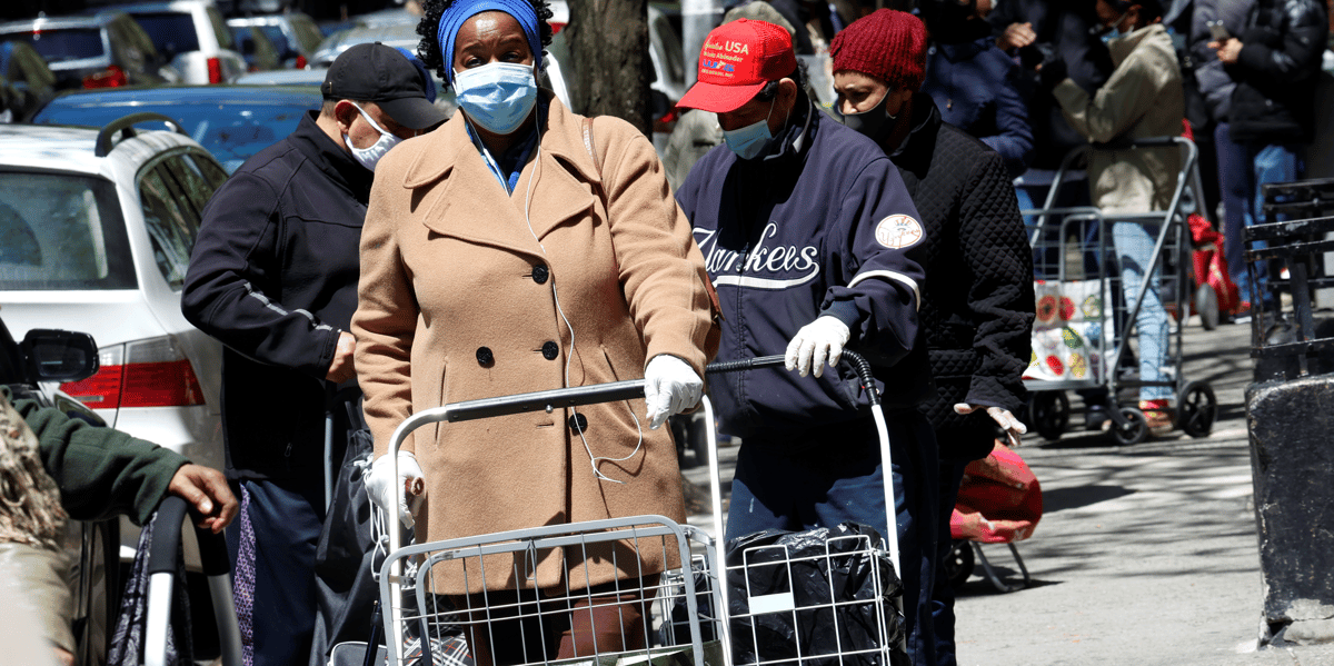 États-Unis : des centaines de personnes font la queue lors d'une distribution alimentaire pour les personnes dans le besoin