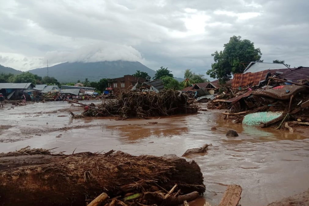 Les inondations en indonesie font 55 morts, 40 portes disparus