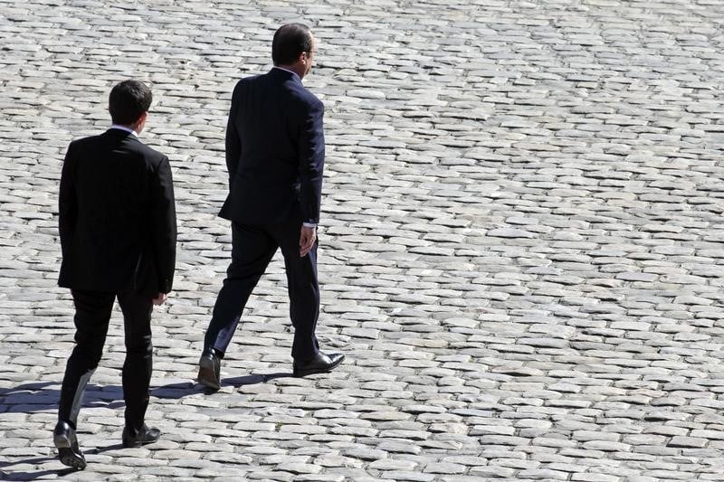 La cote du couple exécutif remonte, selon un sondage Odoxa