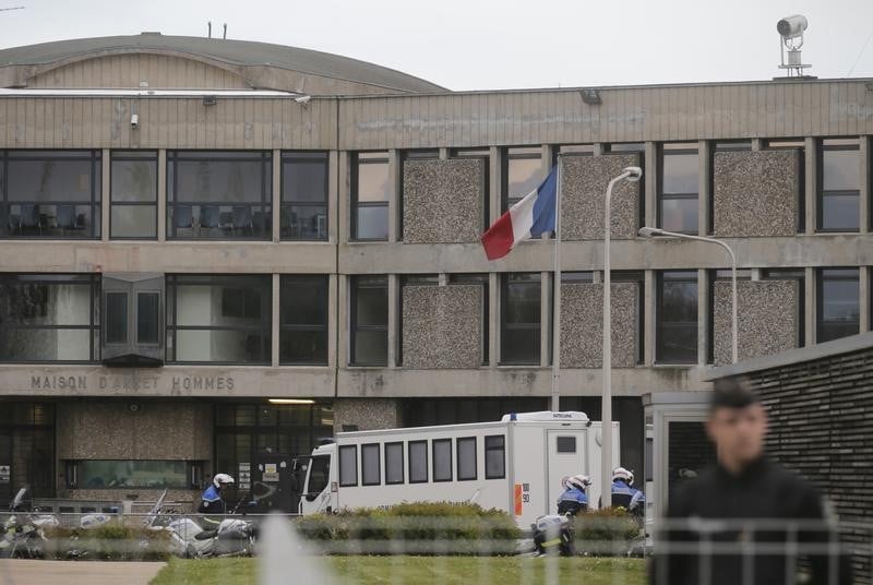 Avis defavorable sur le regroupement des islamistes en prison