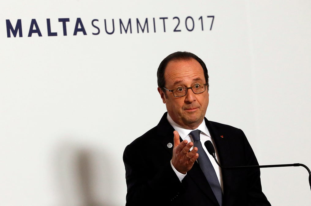 Hollande refuse toute "pression" de washington sur l'europe