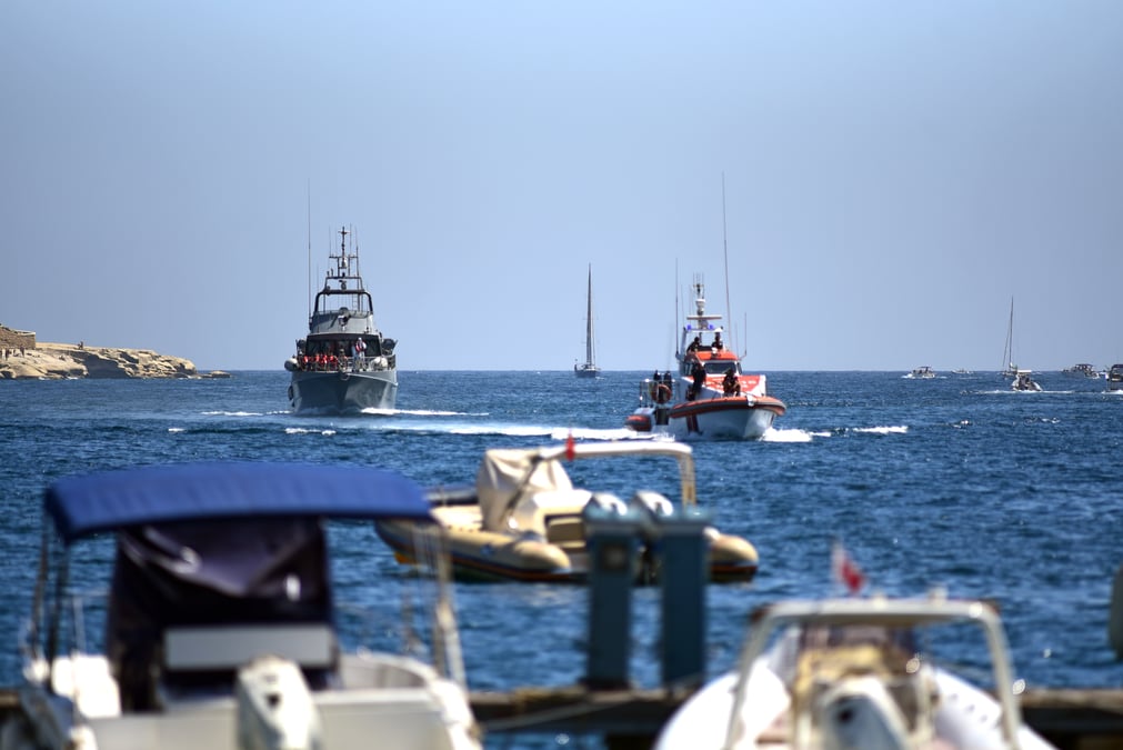 Quarante migrants secourus par l'alan kurdi debarquent a malte