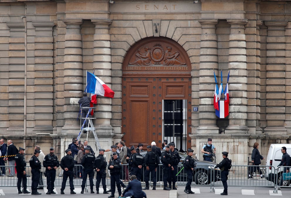 Le senat interdit le port du voile en sortie scolaire