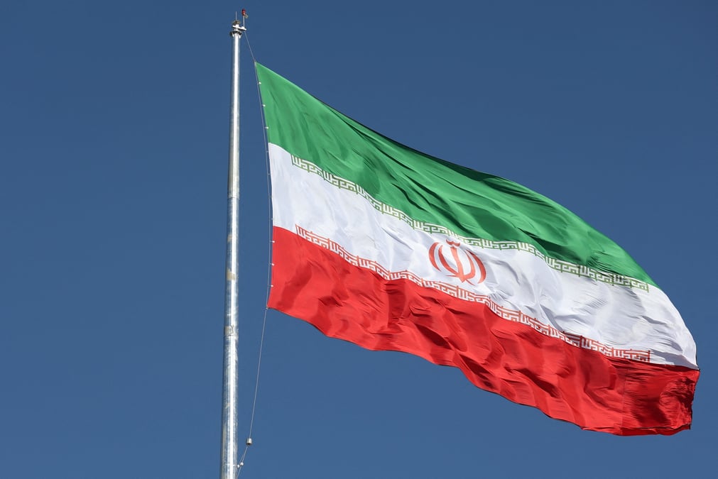 Un drapeau iranien a teheran