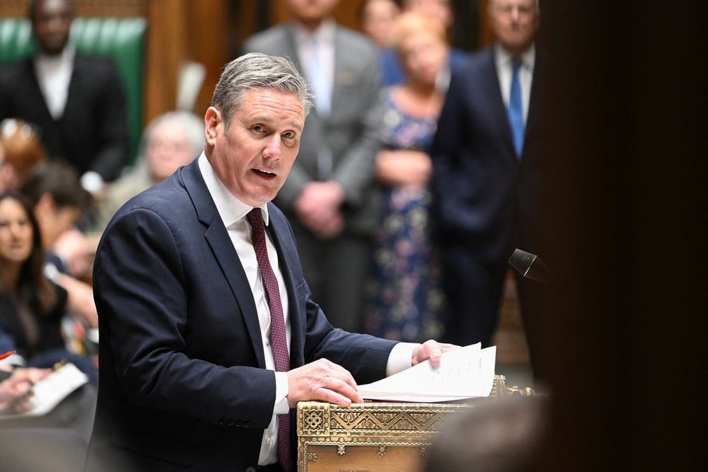 Le Labour a remporté 412 des 650 sièges de la Chambre des Communes (un résultat manque encore), un score proche de celui historique de Tony Blair en 1997.