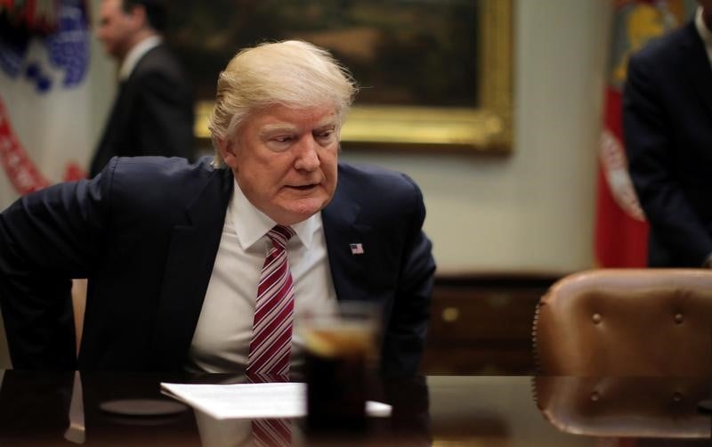 Trump voudrait revoir les normes sur les emissions des vehicules