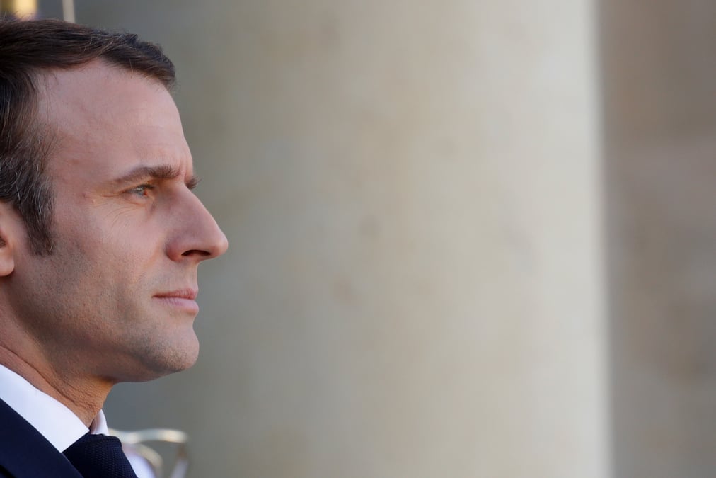 Macron se "felicite" de la decision de trump de garder des troupes en syrie