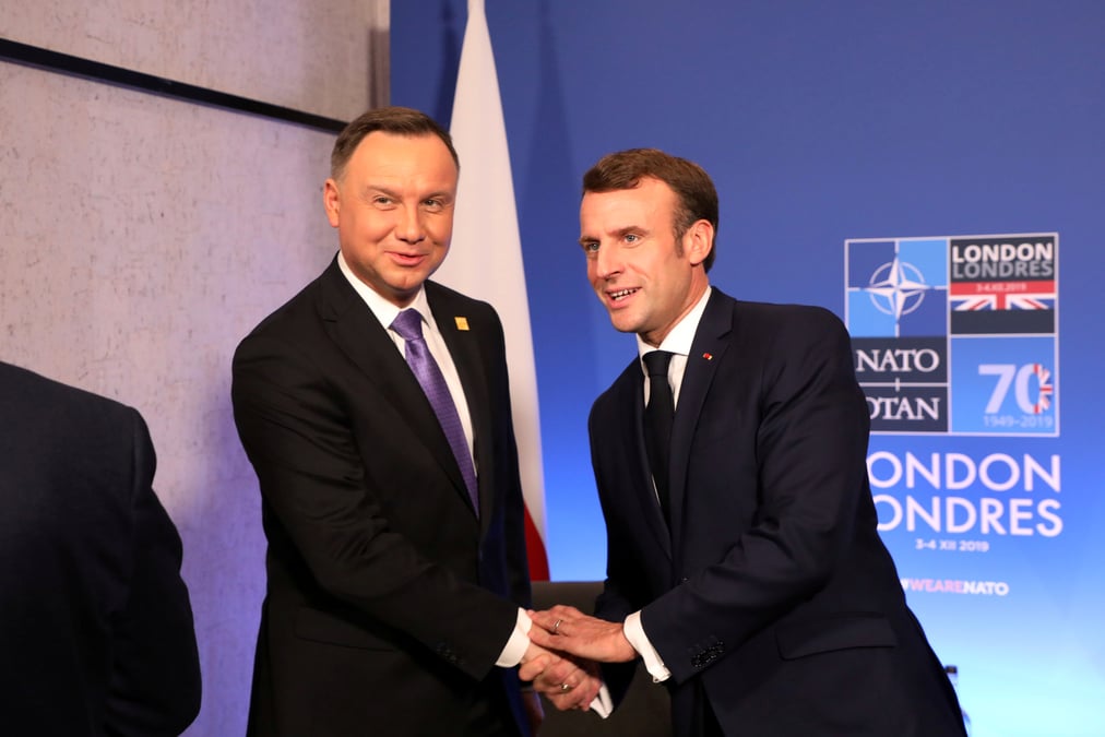 Macron espere nouer des relations plus apaisees avec la pologne