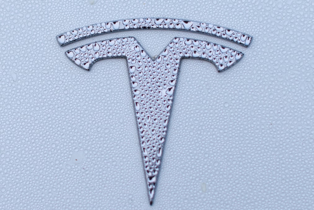 Le logo tesla