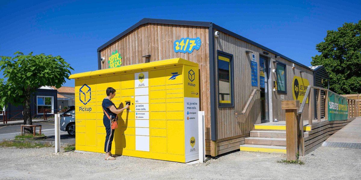 Api a noué un partenariat avec La Poste pour adosser des points relais aux supérettes automatiques.