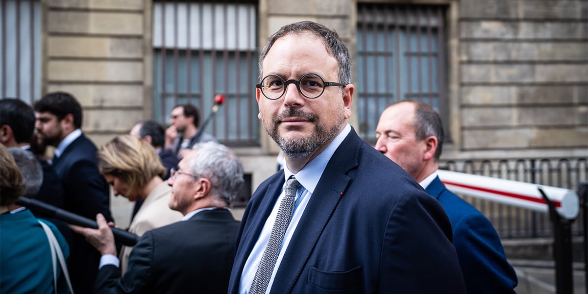 Le député socialiste Aurelien Rousseau s'est battu pour que l'oeuvre de l'artiste Pierre Soulages soit conservée dans l'hôtel du Premier Ministre.