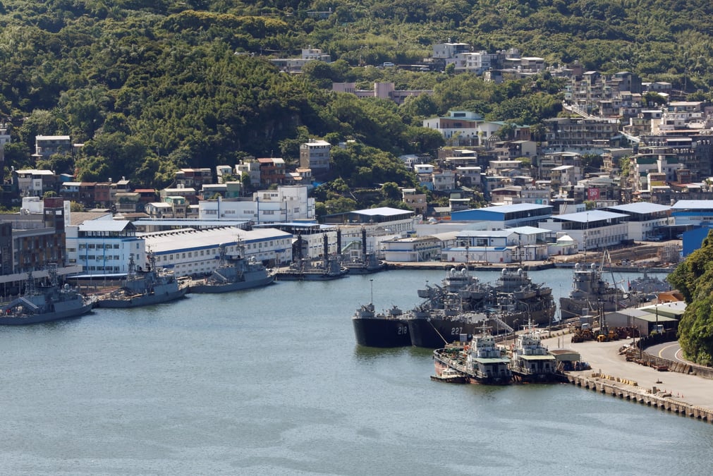 Les navires de guerre chinois et taiwanais s'observent a l'approche de la fin des exercices