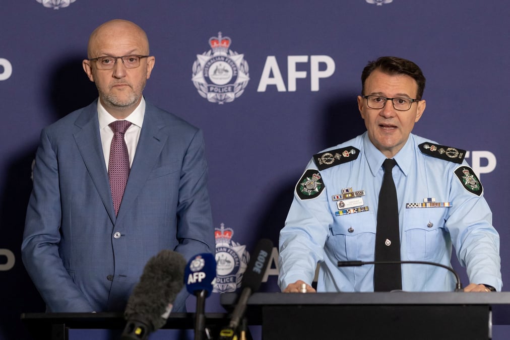Mike burgess, directeur general de l'asio, et reece kershaw, commissaire de l'afp
