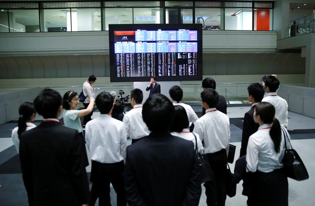 La bourse de tokyo termine en hausse