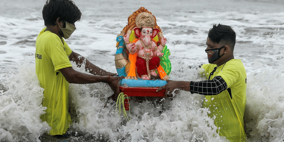 En Inde, le seuil des trois millions de cas a été franchi dimanche.