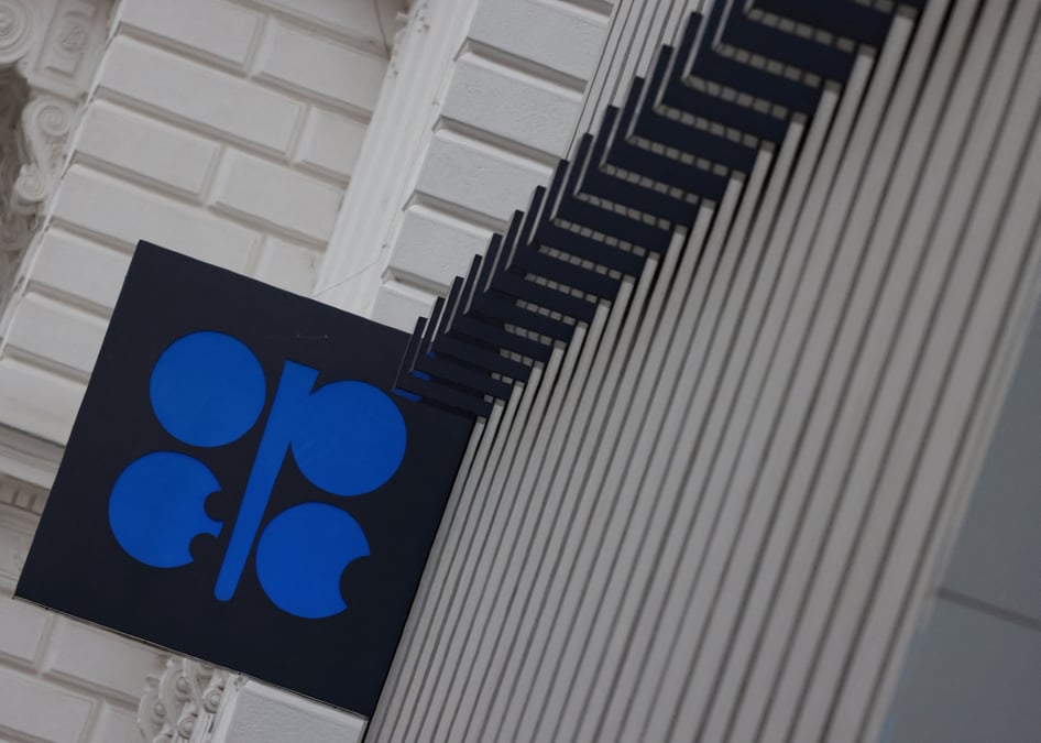 Logo de l'organisation des pays exportateurs de petrole (opep) devant son siege a vienne