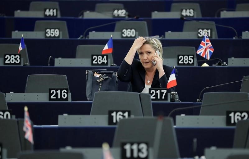 Une commission du parlement europeen pour lever l'immunite de le pen