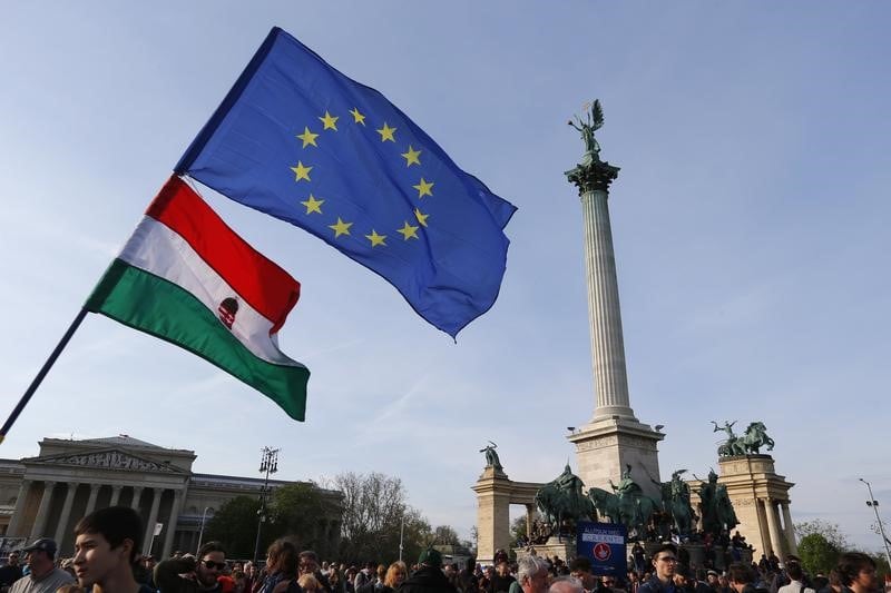Le parlement europeen veut des sanctions contre budapest