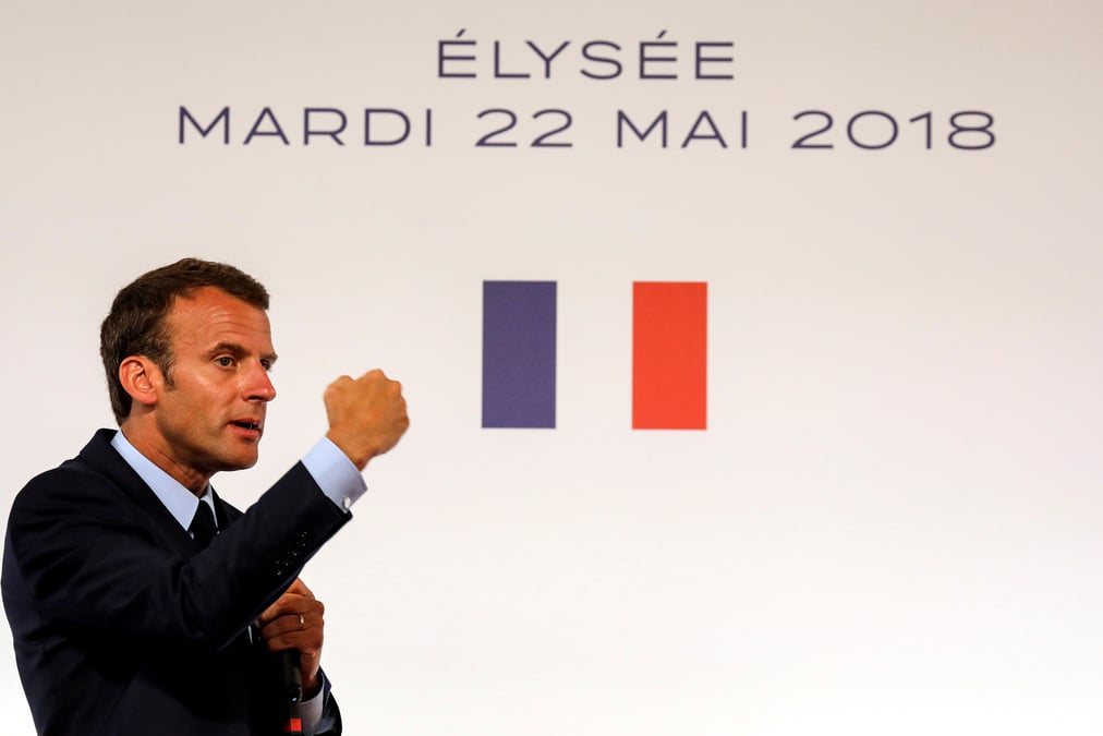Macron donne rendez-vous aux banlieues en juillet