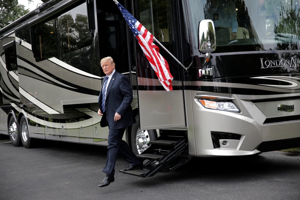 Trump veut reduire au silence les ex-chefs du renseignement
