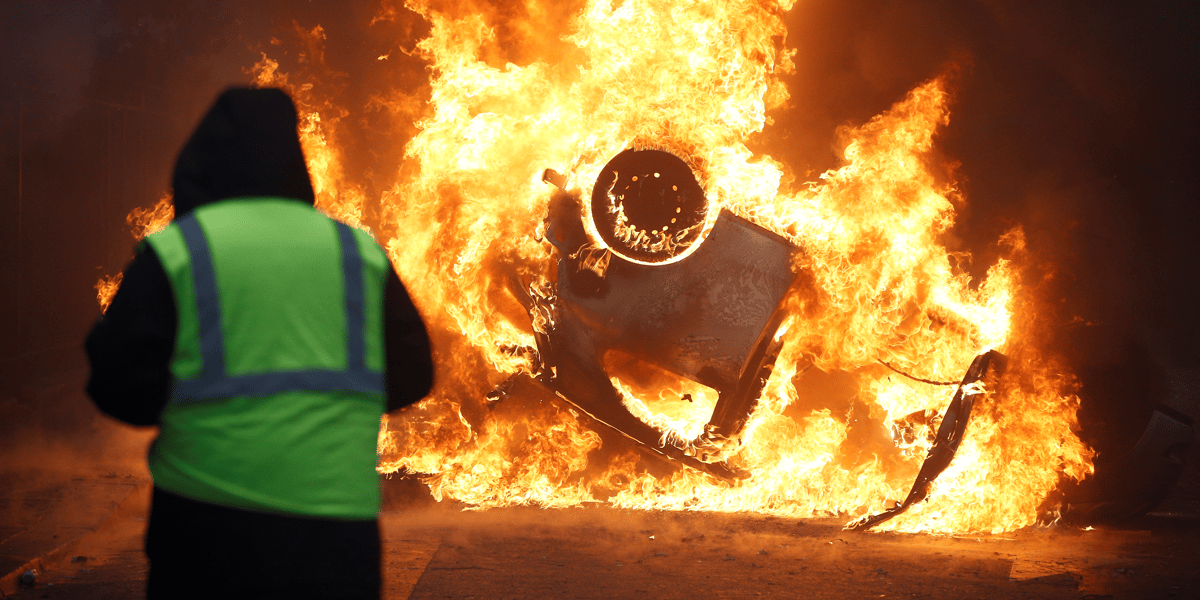 Graves violences a paris lors de la manifestation des "gilets jaunes"