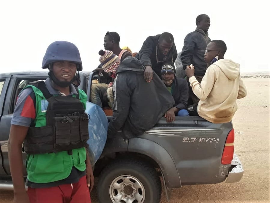 Des dizaines de migrants secourus dans le sahara