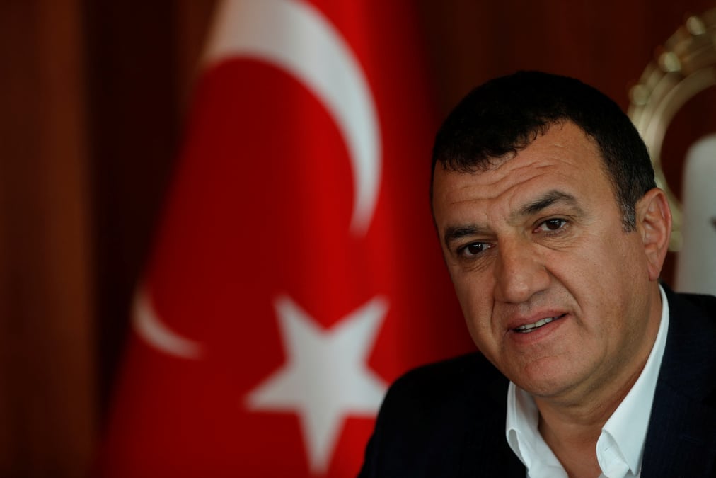 L'homme d'affaires turc bayrak interesse par le rachat de chelsea