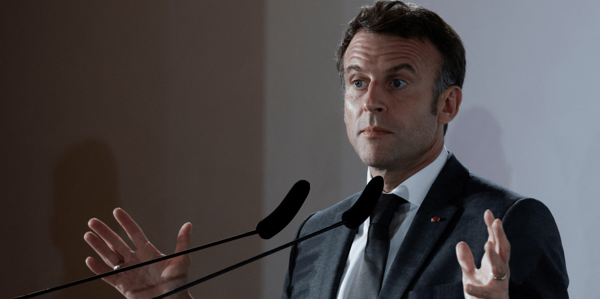 Le president francais emmanuel macron assiste a une conference de presse lors du sommet informel de l'ue