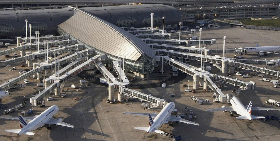 La contribution aéroportuaire globale suite à l'instauration de cette taxe devrait être de l'ordre de 500 millions d'euros sur les quatre prochaines années.