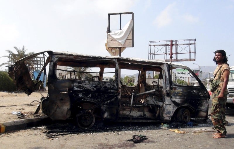 Des houthis se retirent du port yemenite d'aden