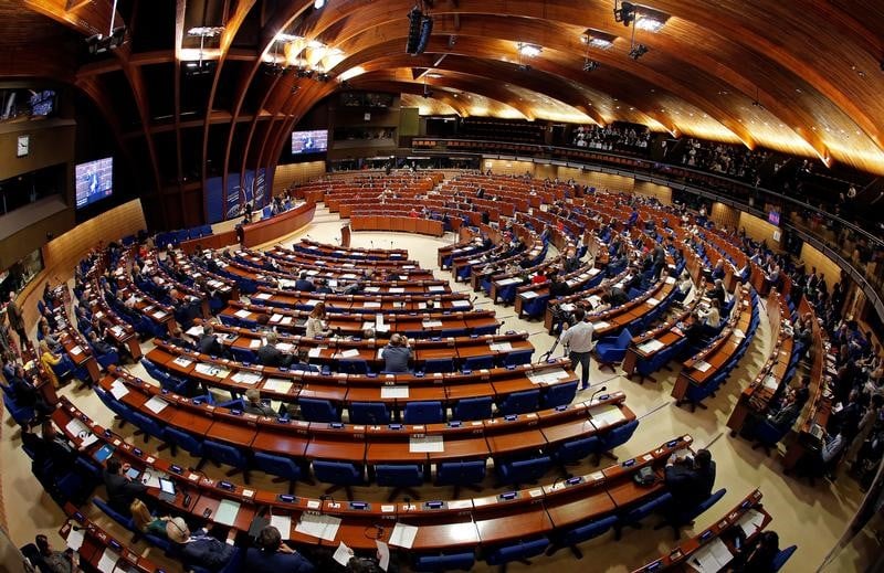 L'assemblee du conseil de l'europe celebre un juge turc emprisonne