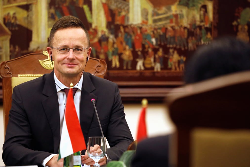Hongrie et pologne confirment leur veto au budget de l'ue, dit budapest