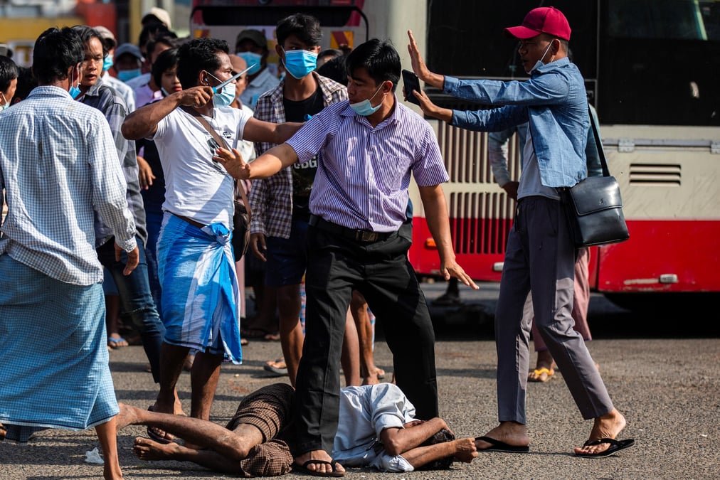 Birmanie: violences a rangoun entre opposants et partisans de la junte militaire