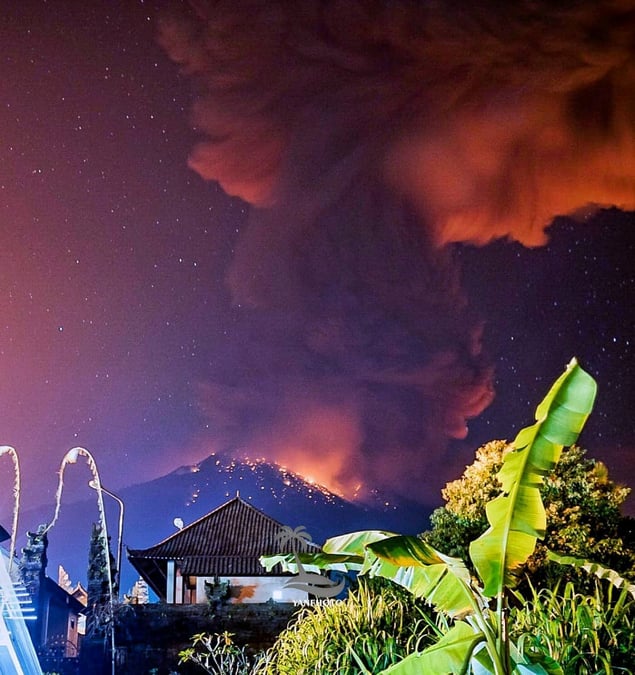 Nouvelle eruption du volcan agung a bali, des vols annules