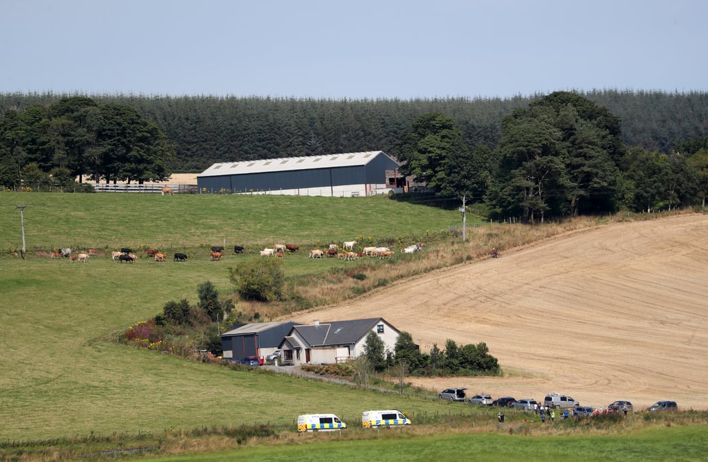 Deraillement "extremement grave" d'un train en ecosse, des victimes