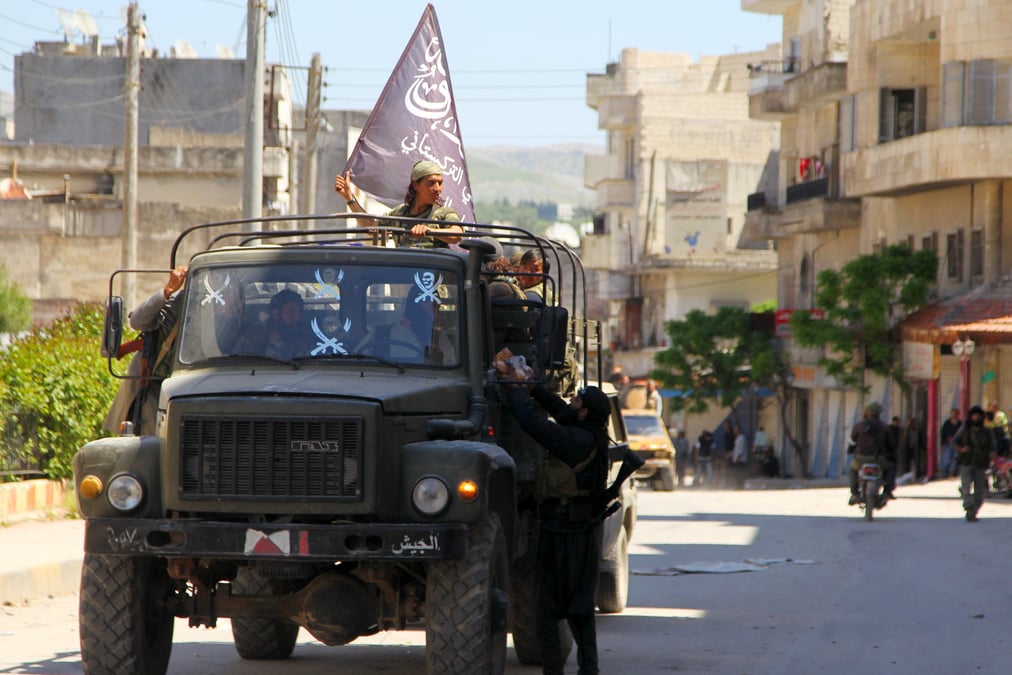 Des rebelles syriens prennent la ville de djisr al choughour dans le nord-ouest