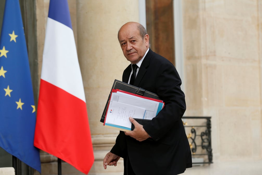 Accuser hollande, une "manoeuvre desesperee" de fillon, denonce le drian